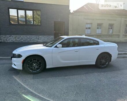 Белый Додж Чарджер, объемом двигателя 3.6 л и пробегом 95 тыс. км за 23000 $, фото 3 на Automoto.ua