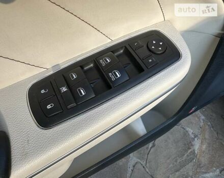 Белый Додж Чарджер, объемом двигателя 3.6 л и пробегом 95 тыс. км за 23000 $, фото 17 на Automoto.ua