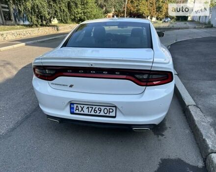 Белый Додж Чарджер, объемом двигателя 3.6 л и пробегом 95 тыс. км за 23000 $, фото 7 на Automoto.ua
