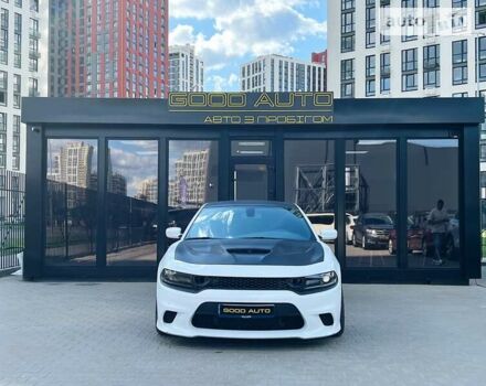 Білий Додж Charger, об'ємом двигуна 6.2 л та пробігом 47 тис. км за 55500 $, фото 1 на Automoto.ua