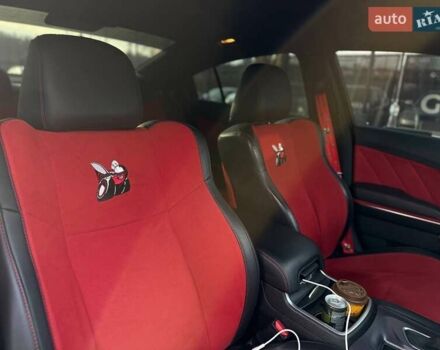 Белый Додж Чарджер, объемом двигателя 6.4 л и пробегом 83 тыс. км за 30900 $, фото 32 на Automoto.ua