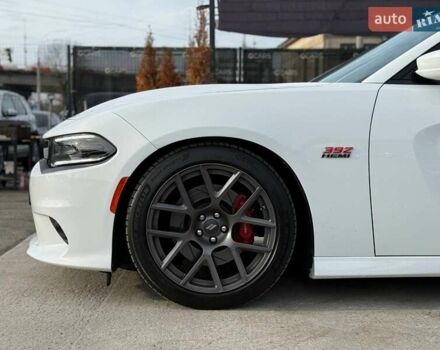 Белый Додж Чарджер, объемом двигателя 6.4 л и пробегом 83 тыс. км за 30900 $, фото 8 на Automoto.ua