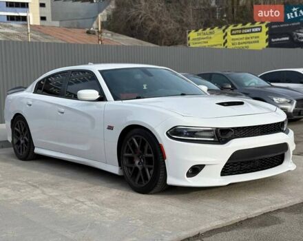 Белый Додж Чарджер, объемом двигателя 6.4 л и пробегом 83 тыс. км за 30900 $, фото 2 на Automoto.ua
