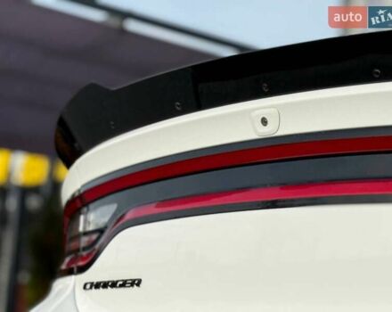 Белый Додж Чарджер, объемом двигателя 6.4 л и пробегом 83 тыс. км за 30900 $, фото 11 на Automoto.ua