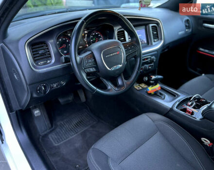 Білий Додж Charger, об'ємом двигуна 3.6 л та пробігом 81 тис. км за 15900 $, фото 24 на Automoto.ua