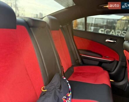 Белый Додж Чарджер, объемом двигателя 6.4 л и пробегом 83 тыс. км за 30900 $, фото 33 на Automoto.ua