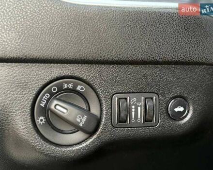 Белый Додж Чарджер, объемом двигателя 6.4 л и пробегом 83 тыс. км за 30900 $, фото 23 на Automoto.ua