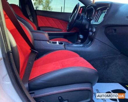 Білий Додж Charger, об'ємом двигуна 6.4 л та пробігом 63 тис. км за 38500 $, фото 11 на Automoto.ua