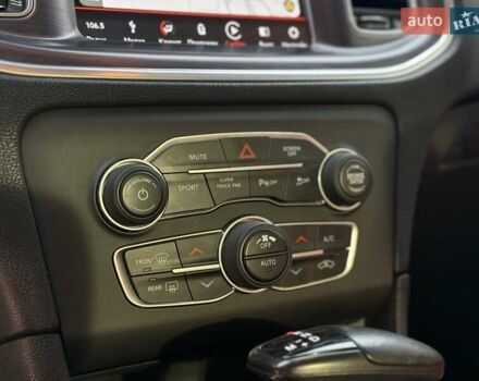 Белый Додж Чарджер, объемом двигателя 6.4 л и пробегом 83 тыс. км за 30900 $, фото 27 на Automoto.ua