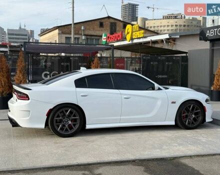 Белый Додж Чарджер, объемом двигателя 6.4 л и пробегом 83 тыс. км за 30900 $, фото 7 на Automoto.ua