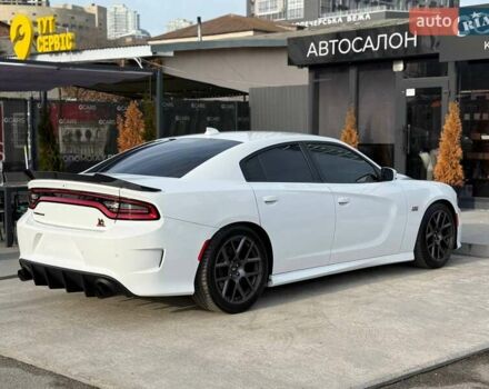 Белый Додж Чарджер, объемом двигателя 6.4 л и пробегом 83 тыс. км за 30900 $, фото 3 на Automoto.ua