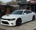 Белый Додж Чарджер, объемом двигателя 6.4 л и пробегом 83 тыс. км за 30900 $, фото 1 на Automoto.ua