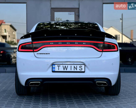 Білий Додж Charger, об'ємом двигуна 3.6 л та пробігом 81 тис. км за 15900 $, фото 4 на Automoto.ua