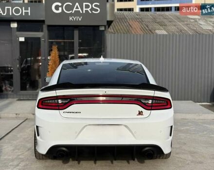 Белый Додж Чарджер, объемом двигателя 6.4 л и пробегом 83 тыс. км за 30900 $, фото 4 на Automoto.ua