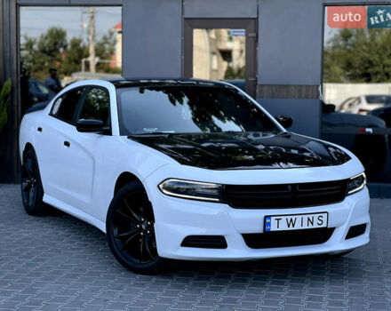 Білий Додж Charger, об'ємом двигуна 3.6 л та пробігом 81 тис. км за 15900 $, фото 2 на Automoto.ua