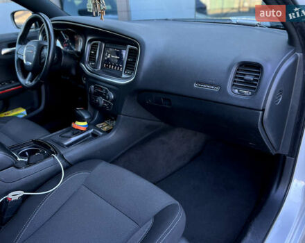 Білий Додж Charger, об'ємом двигуна 3.6 л та пробігом 81 тис. км за 15900 $, фото 27 на Automoto.ua