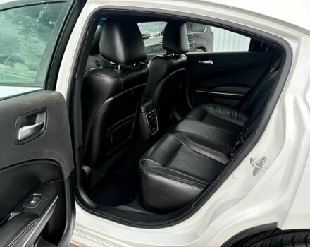 Белый Додж Чарджер, объемом двигателя 3.6 л и пробегом 35 тыс. км за 14000 $, фото 13 на Automoto.ua