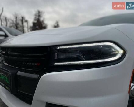 Белый Додж Чарджер, объемом двигателя 3.6 л и пробегом 29 тыс. км за 21490 $, фото 2 на Automoto.ua