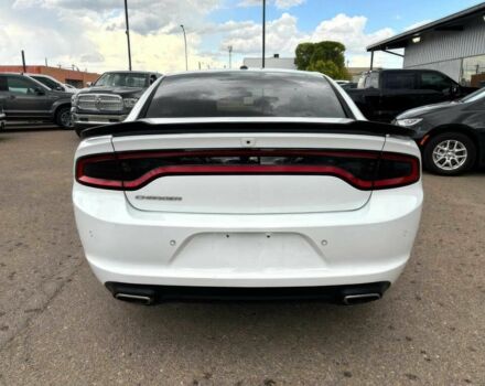 Белый Додж Чарджер, объемом двигателя 3.6 л и пробегом 42 тыс. км за 12000 $, фото 4 на Automoto.ua