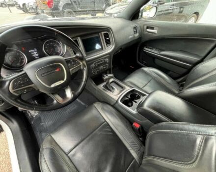 Белый Додж Чарджер, объемом двигателя 3.6 л и пробегом 42 тыс. км за 12000 $, фото 7 на Automoto.ua