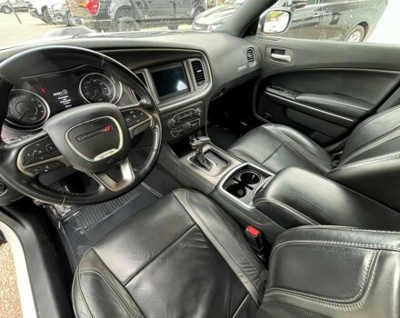 Белый Додж Чарджер, объемом двигателя 3.6 л и пробегом 35 тыс. км за 14000 $, фото 8 на Automoto.ua