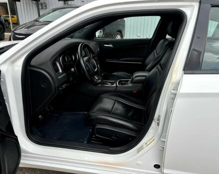 Белый Додж Чарджер, объемом двигателя 3.6 л и пробегом 35 тыс. км за 14000 $, фото 7 на Automoto.ua