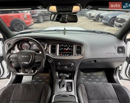 Белый Додж Чарджер, объемом двигателя 5.65 л и пробегом 71 тыс. км за 29900 $, фото 40 на Automoto.ua