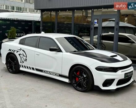 Белый Додж Чарджер, объемом двигателя 5.65 л и пробегом 71 тыс. км за 29900 $, фото 4 на Automoto.ua