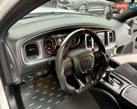 Белый Додж Чарджер, объемом двигателя 5.65 л и пробегом 71 тыс. км за 29900 $, фото 35 на Automoto.ua