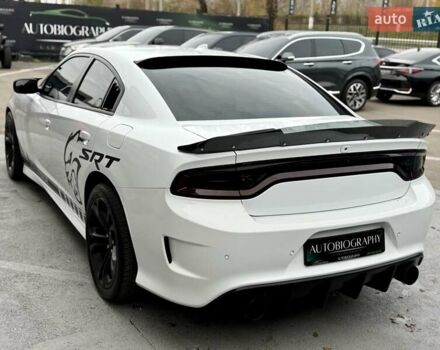 Белый Додж Чарджер, объемом двигателя 5.65 л и пробегом 71 тыс. км за 29900 $, фото 10 на Automoto.ua