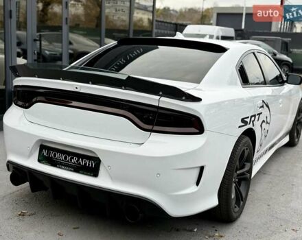 Белый Додж Чарджер, объемом двигателя 5.65 л и пробегом 71 тыс. км за 29900 $, фото 8 на Automoto.ua