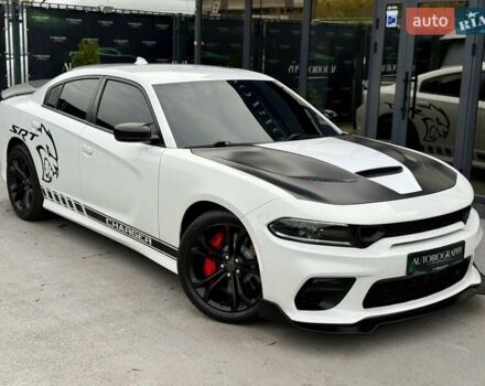 Белый Додж Чарджер, объемом двигателя 5.65 л и пробегом 71 тыс. км за 29900 $, фото 16 на Automoto.ua