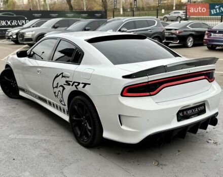 Белый Додж Чарджер, объемом двигателя 5.65 л и пробегом 71 тыс. км за 29900 $, фото 21 на Automoto.ua
