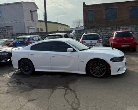 Белый Додж Чарджер, объемом двигателя 6.4 л и пробегом 61 тыс. км за 42000 $, фото 1 на Automoto.ua