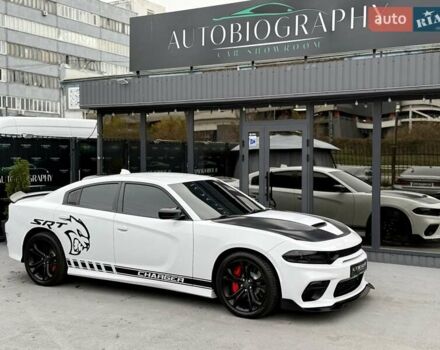 Белый Додж Чарджер, объемом двигателя 5.65 л и пробегом 71 тыс. км за 29900 $, фото 5 на Automoto.ua