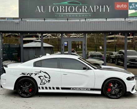 Белый Додж Чарджер, объемом двигателя 5.65 л и пробегом 71 тыс. км за 29900 $, фото 6 на Automoto.ua