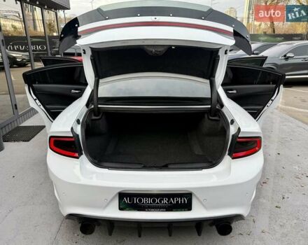 Белый Додж Чарджер, объемом двигателя 5.65 л и пробегом 71 тыс. км за 29900 $, фото 48 на Automoto.ua