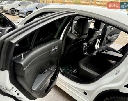 Белый Додж Чарджер, объемом двигателя 5.65 л и пробегом 71 тыс. км за 29900 $, фото 41 на Automoto.ua