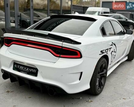 Белый Додж Чарджер, объемом двигателя 5.65 л и пробегом 71 тыс. км за 29900 $, фото 19 на Automoto.ua