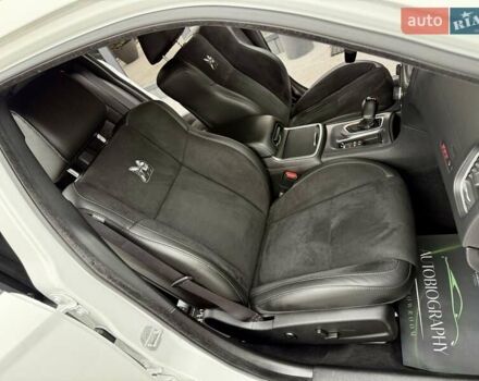 Белый Додж Чарджер, объемом двигателя 5.65 л и пробегом 71 тыс. км за 29900 $, фото 45 на Automoto.ua