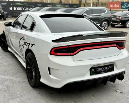 Белый Додж Чарджер, объемом двигателя 5.65 л и пробегом 71 тыс. км за 29900 $, фото 20 на Automoto.ua