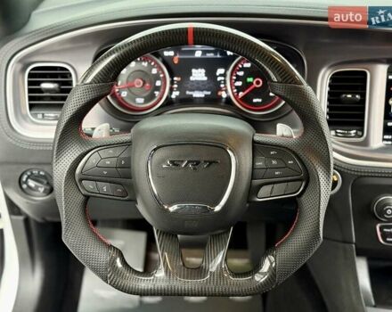 Белый Додж Чарджер, объемом двигателя 5.65 л и пробегом 71 тыс. км за 29900 $, фото 36 на Automoto.ua