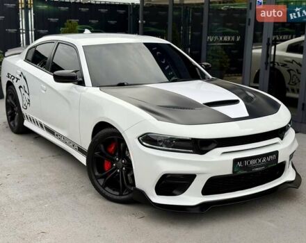 Белый Додж Чарджер, объемом двигателя 5.65 л и пробегом 71 тыс. км за 29900 $, фото 15 на Automoto.ua