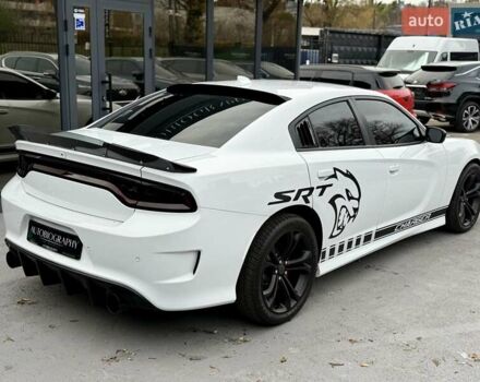 Белый Додж Чарджер, объемом двигателя 5.65 л и пробегом 71 тыс. км за 29900 $, фото 7 на Automoto.ua