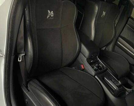 Белый Додж Чарджер, объемом двигателя 6.4 л и пробегом 61 тыс. км за 42000 $, фото 5 на Automoto.ua