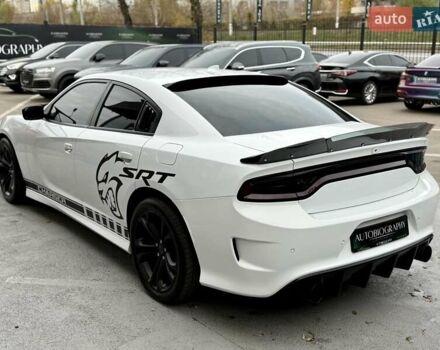 Белый Додж Чарджер, объемом двигателя 5.65 л и пробегом 71 тыс. км за 29900 $, фото 11 на Automoto.ua