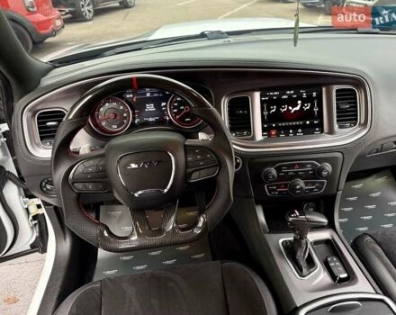 Белый Додж Чарджер, объемом двигателя 5.65 л и пробегом 71 тыс. км за 29900 $, фото 39 на Automoto.ua