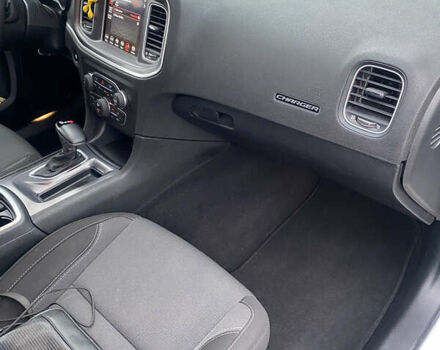 Білий Додж Charger, об'ємом двигуна 3.6 л та пробігом 37 тис. км за 23800 $, фото 17 на Automoto.ua