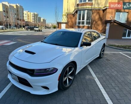 Белый Додж Чарджер, объемом двигателя 3.6 л и пробегом 186 тыс. км за 15999 $, фото 1 на Automoto.ua
