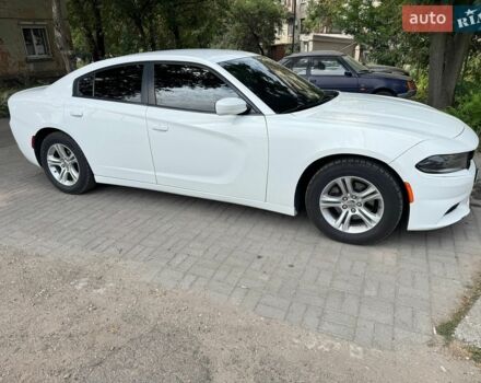 Белый Додж Чарджер, объемом двигателя 3.6 л и пробегом 182 тыс. км за 11500 $, фото 1 на Automoto.ua